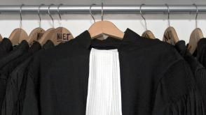 Raadsheer Rinus Otte geeft in zijn boek een kijkje achter de schermen van de rechtspraak